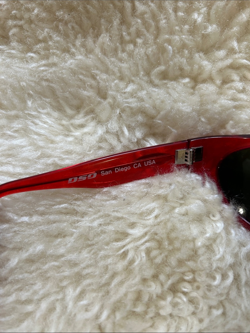 RARE Y2K DSD Wrap Sunglasses in Translucent Red - Picture 2 of 6